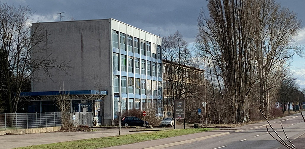 Bestand: Sanierungsbedürftiges Büro- und Laborgebäudes in Halle